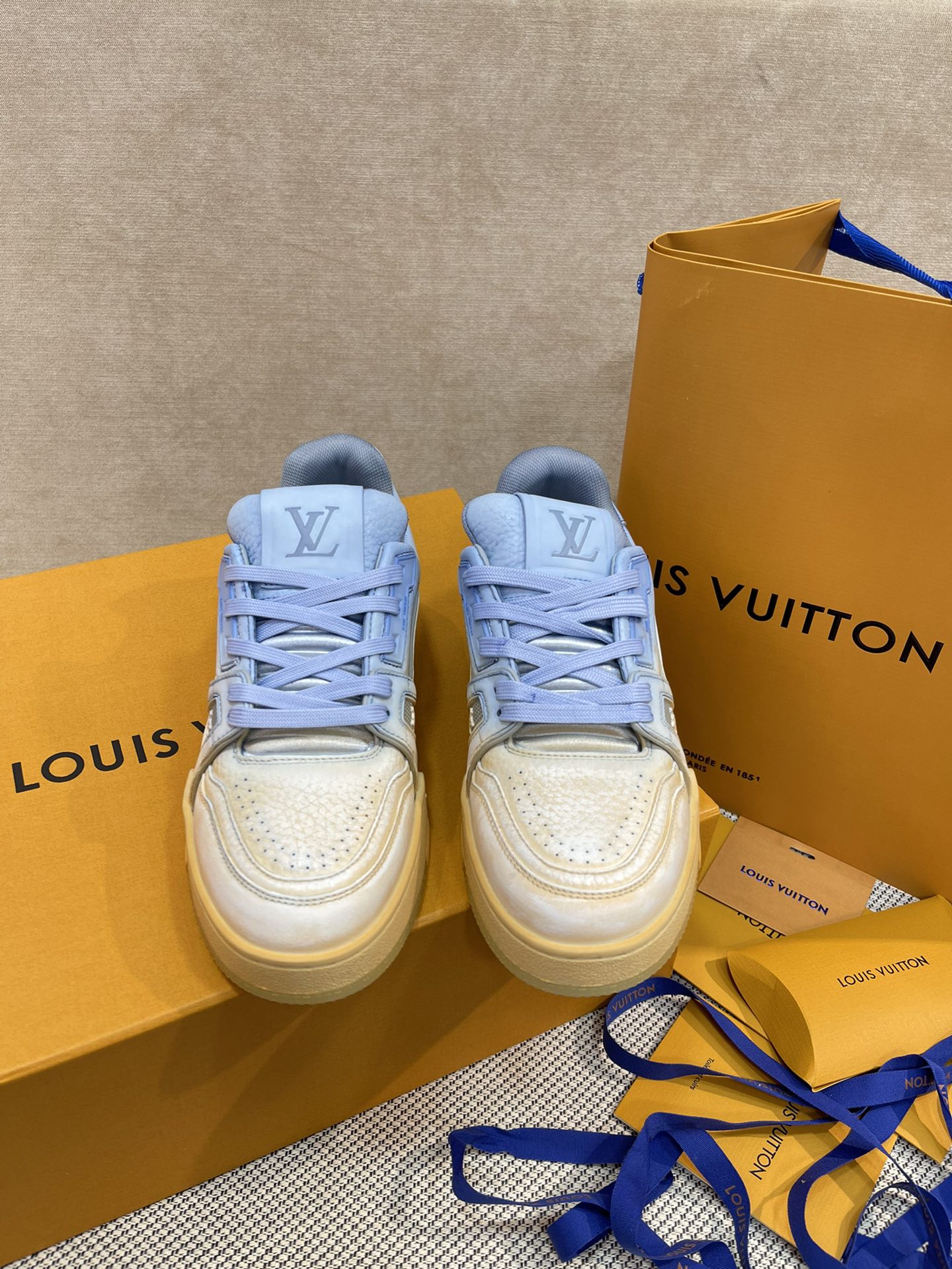 L0vis Vvtt0n Trainer Sneaker LV Light Blue For Women