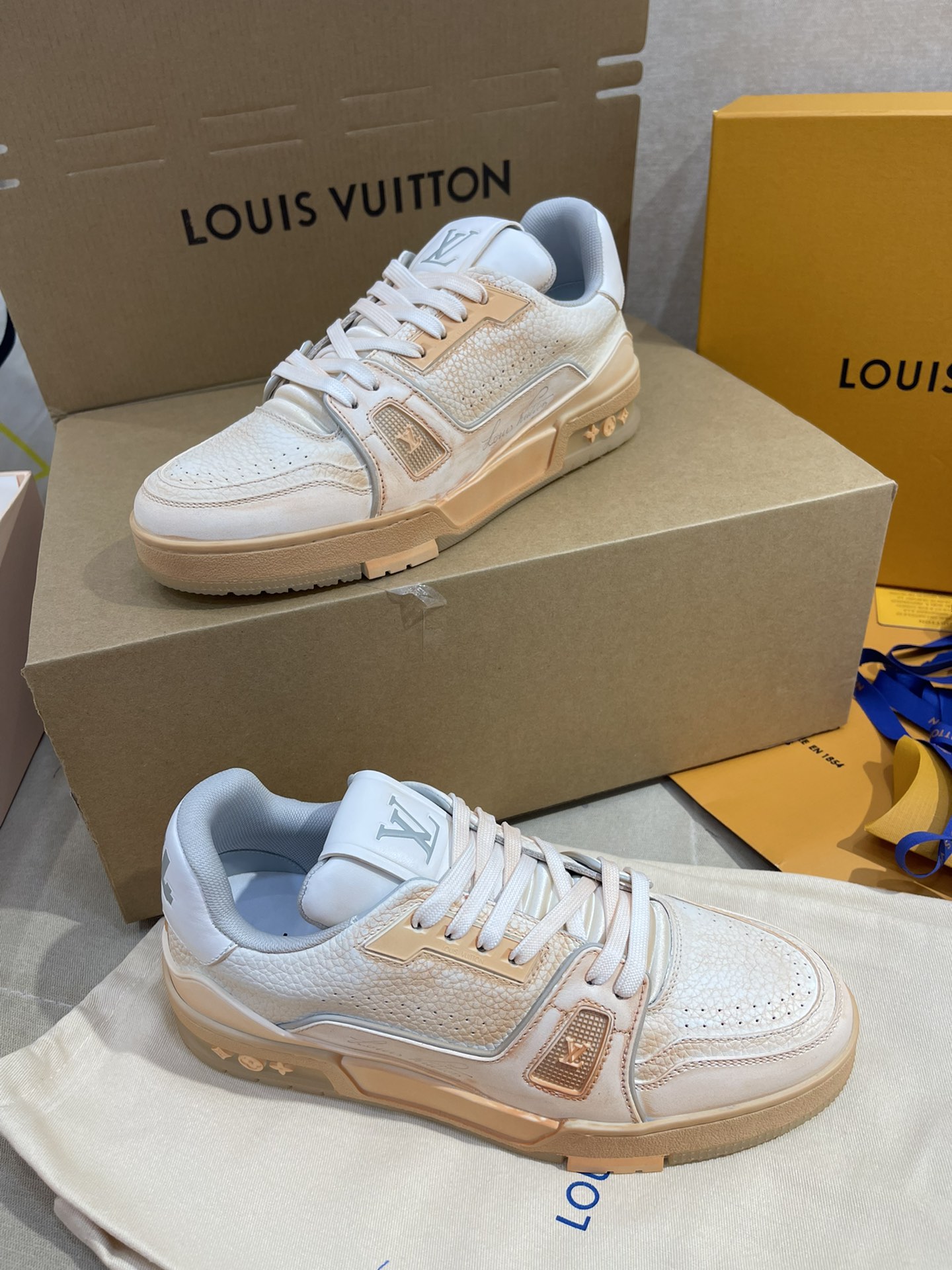 L0vis Vvtt0n Trainer Sneaker LV Beige For Women