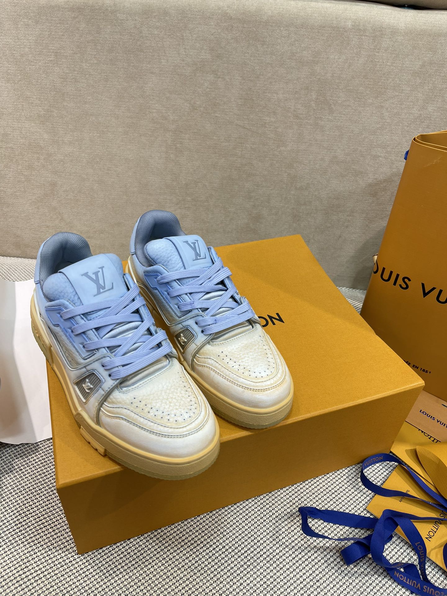 L0vis Vvtt0n Trainer Sneaker LV Light Blue For Women