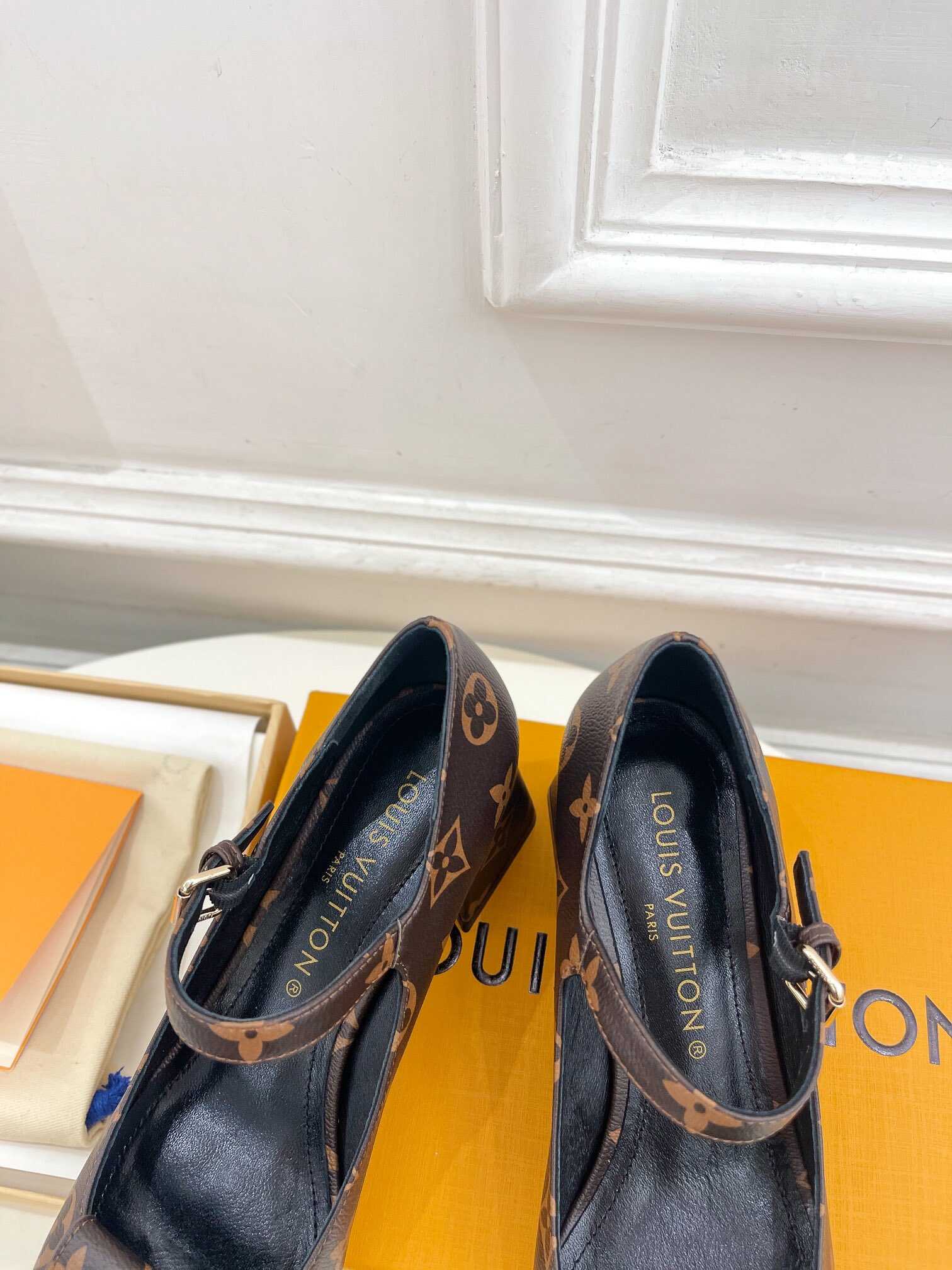 L0vis Vvtt0n Shake Pump Brown For Women 5.5 cm / 2.2-inch