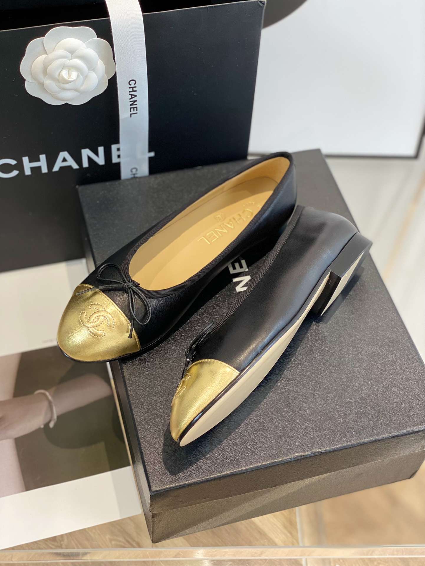 Ch**el Ballet Flats Black/Gold For Women