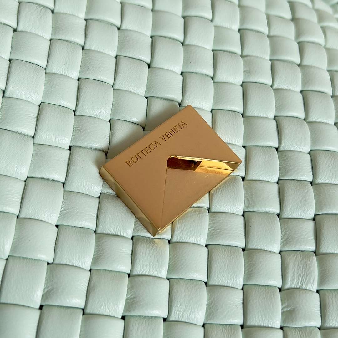 B0tt*ga Ven*ta Small Cobble Shoulder Bag White For Women 26cm / 12in 755109V3A513902