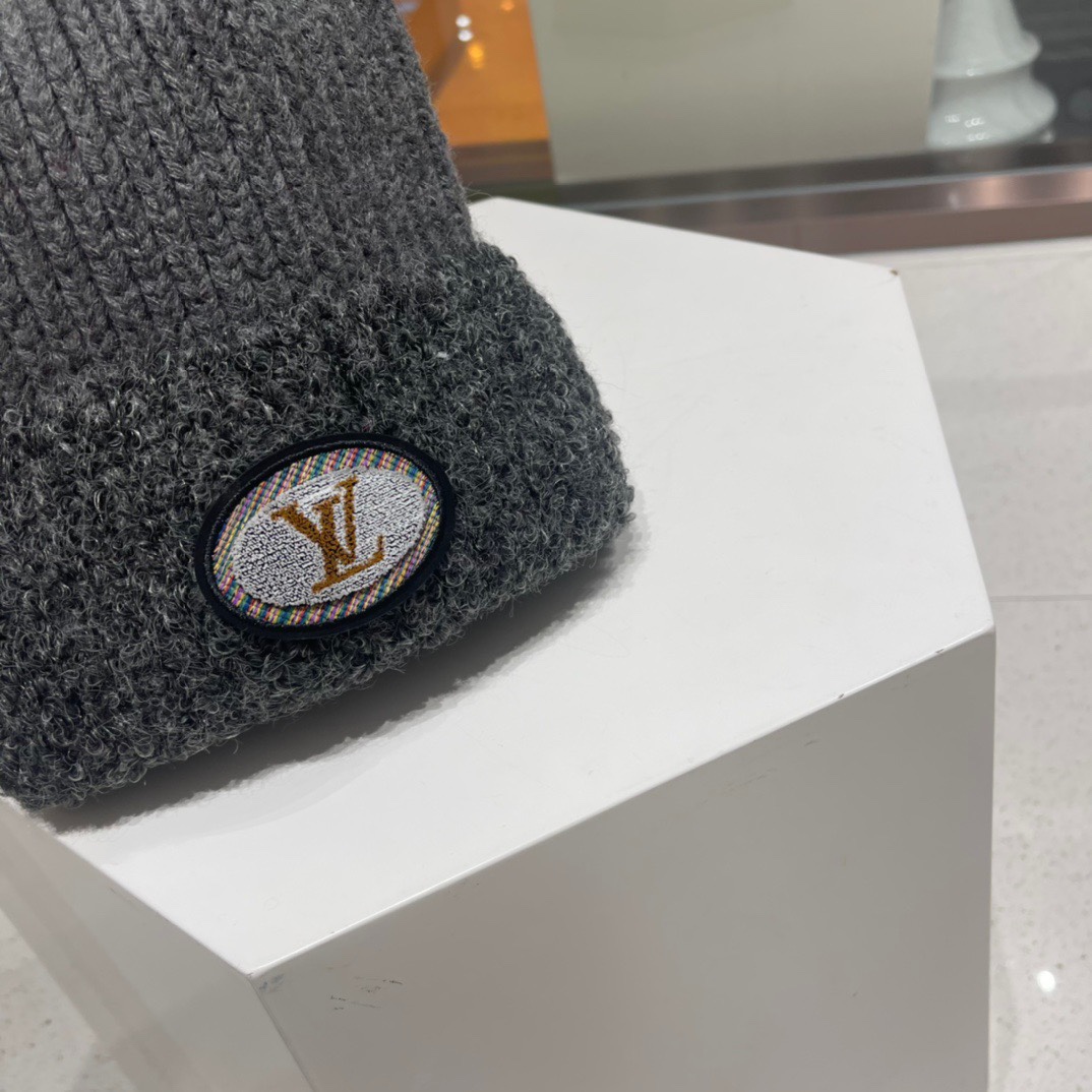 L0vis Vvtt0n Ahead Beanie Grey For Women