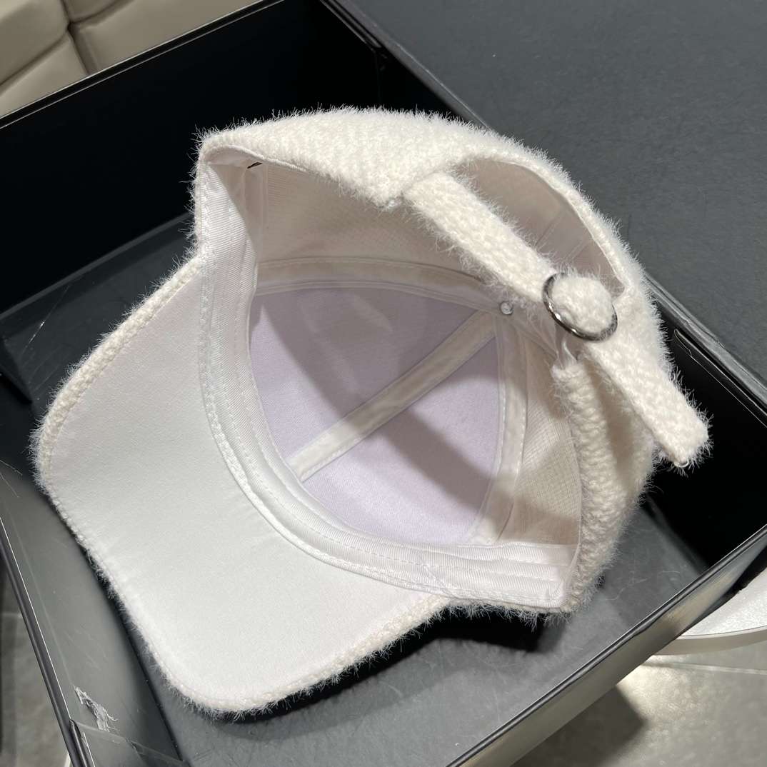 L0vis Vvtt0n Corduroy Cap White For Women