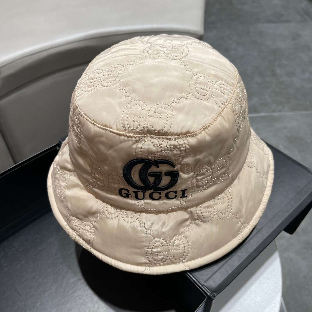 Gvc*1 Quilted Bucket Hat Cream For Women