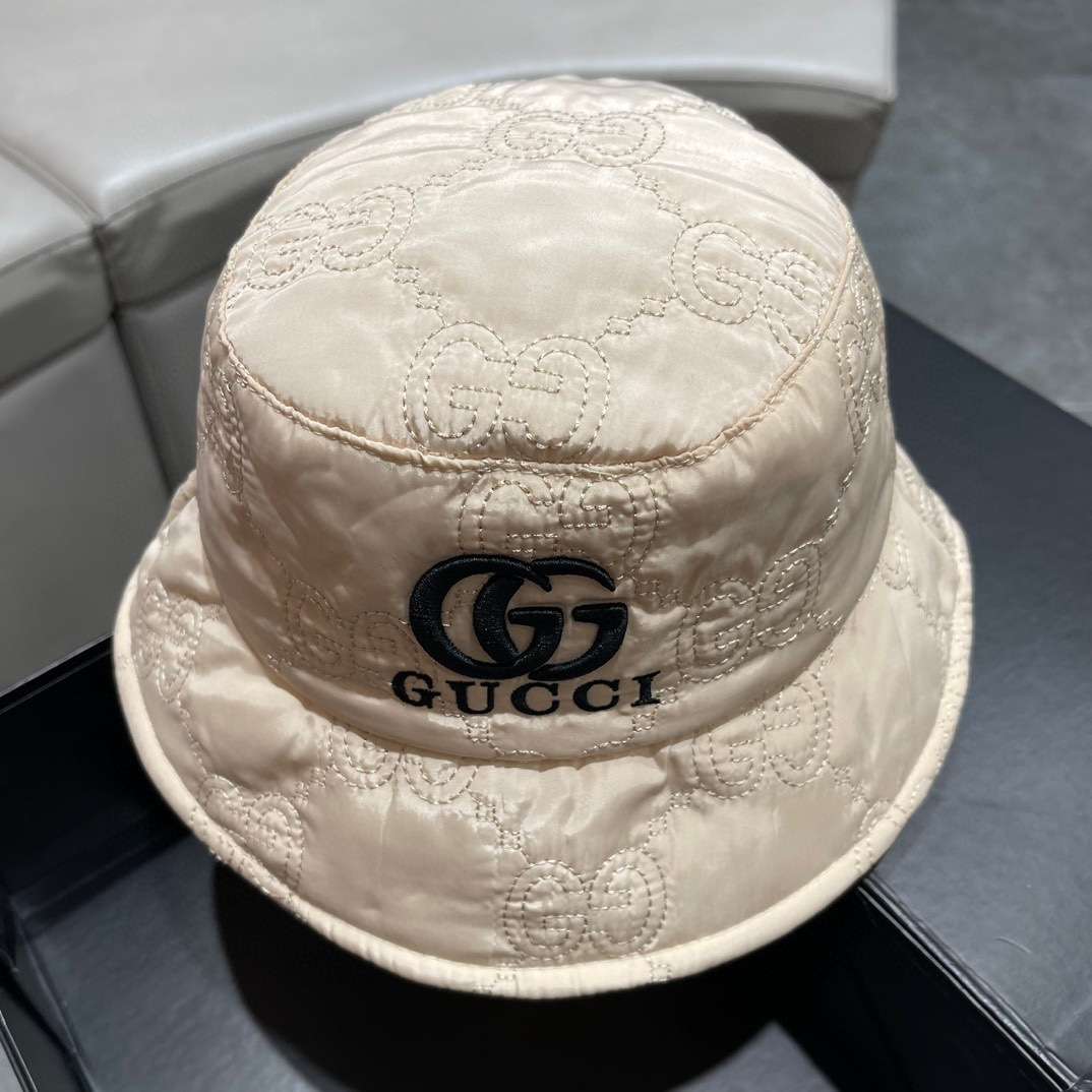 Gvc*1 Quilted Bucket Hat Cream For Women