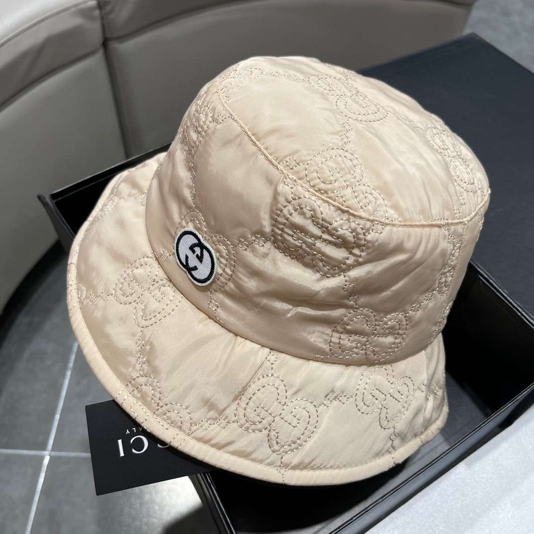 Gvc*1 Quilted Bucket Hat Cream For Women
