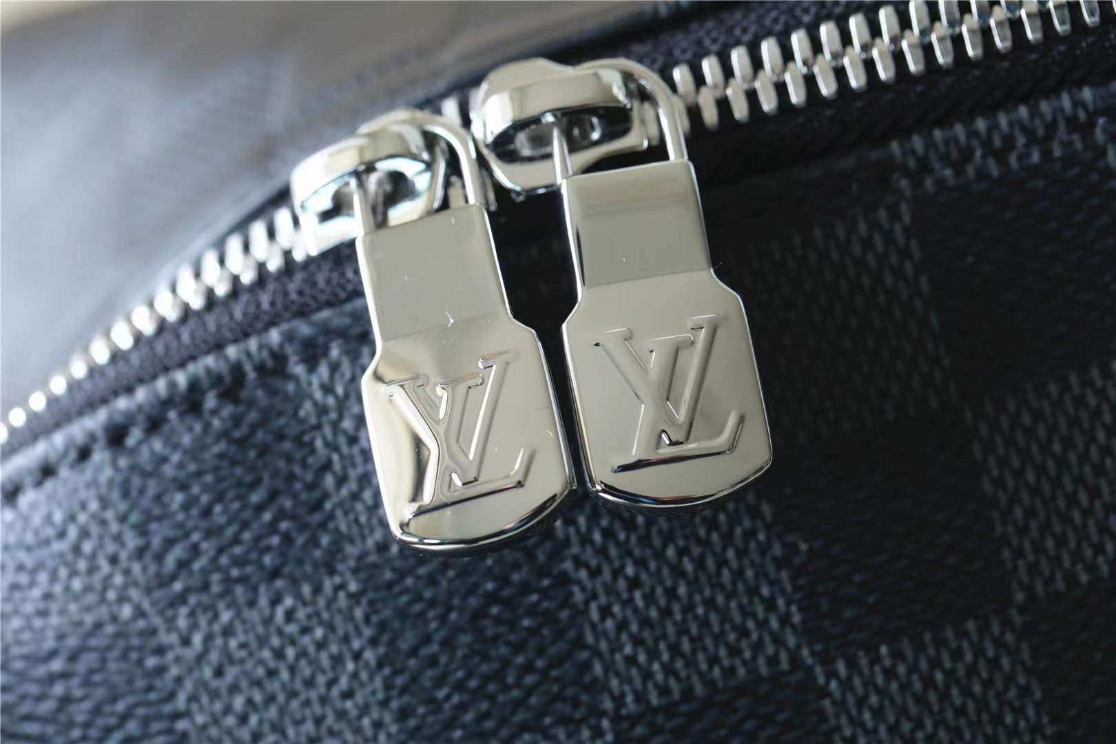 L0vis Vvtt0n Discovery Backpack Black For Men 11.8in/30cm