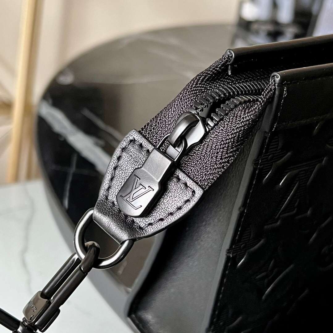 L0vis Vvtt0n Gaston Wearable Wallet Black For Men 22cm / 8.7in M81115