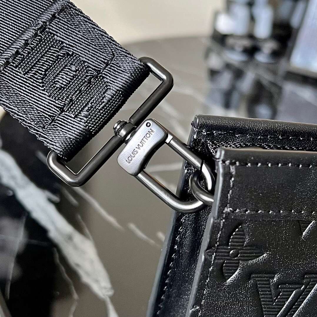 L0vis Vvtt0n Gaston Wearable Wallet Black For Men 22cm / 8.7in M81115