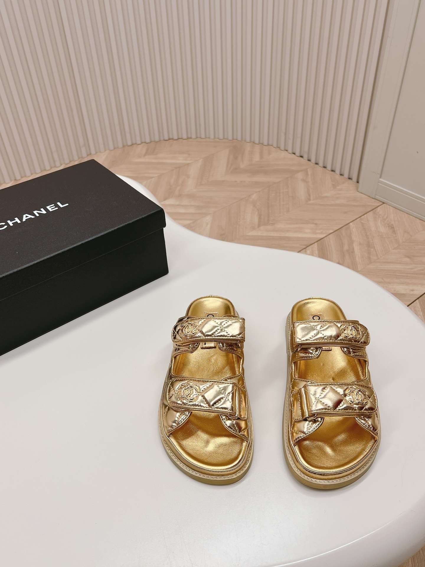 Ch**el Sandals With Ch**el Logo Gold For Women