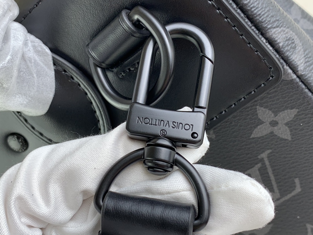 L0vis Vvtt0n Steamer PM Black For Men 9.8in/25cm M46953