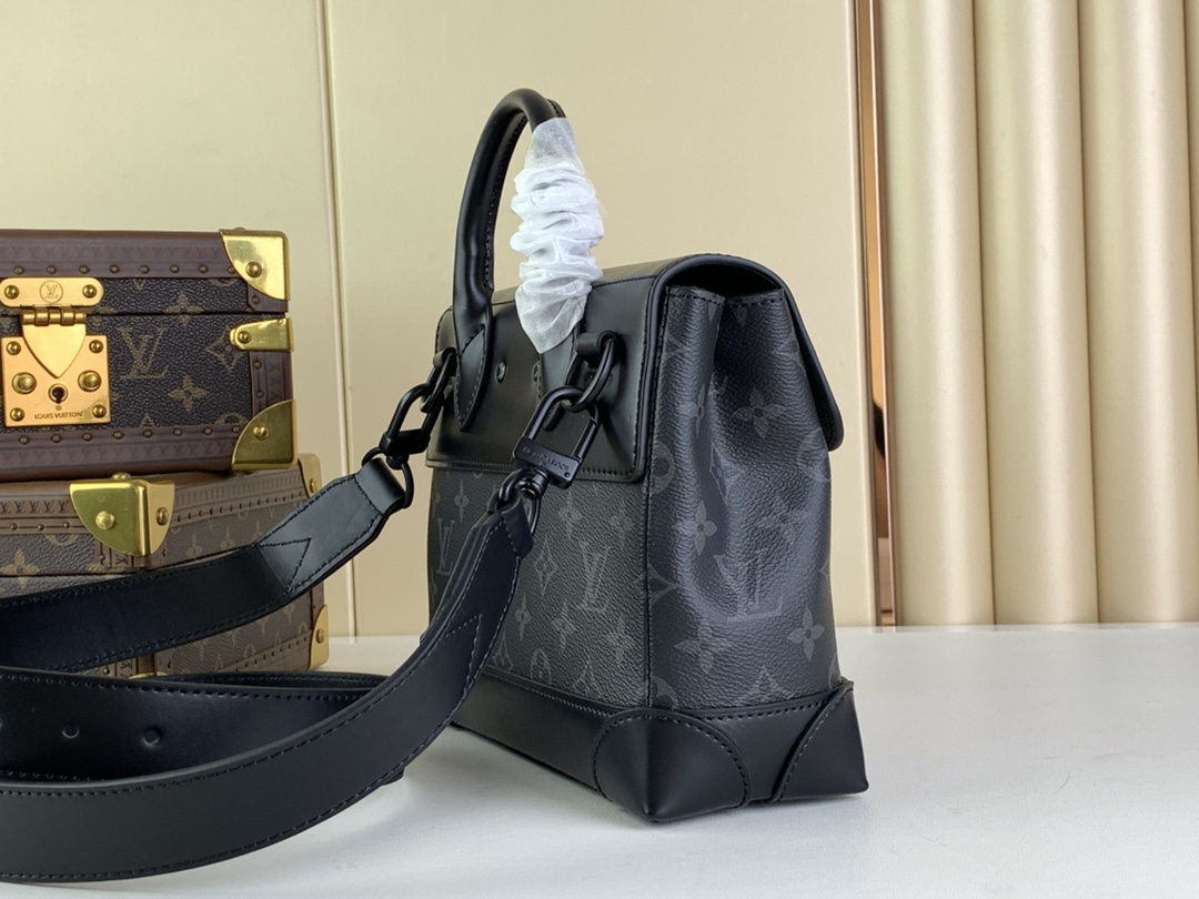 L0vis Vvtt0n Steamer PM Black For Men 9.8in/25cm M46953