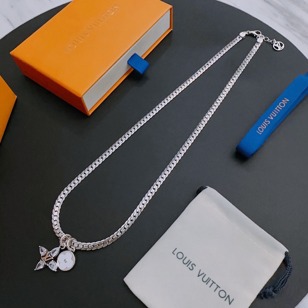 L0vis Vvtt0n Necklace Silver For Women