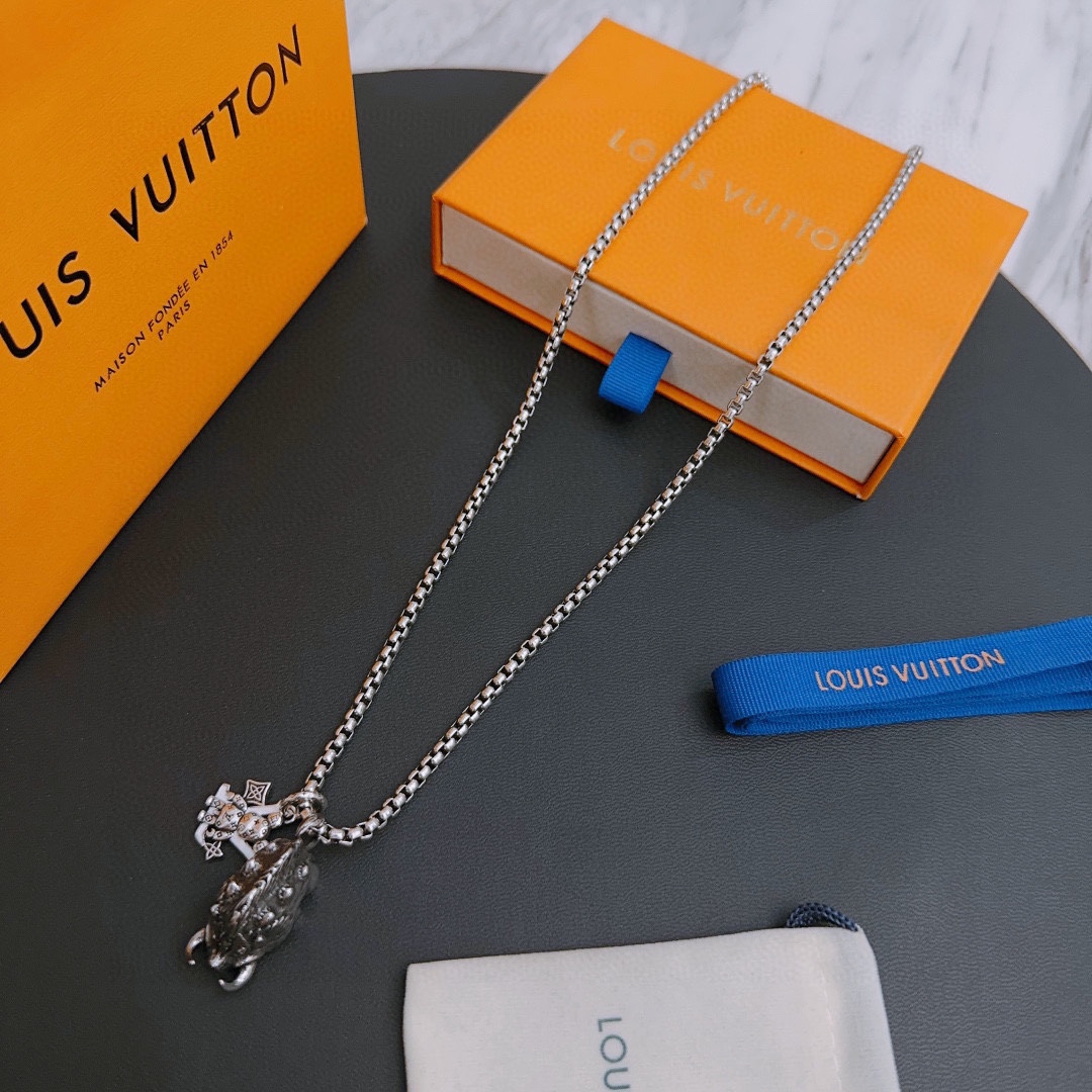 L0vis Vvtt0n Necklace Silver For Women