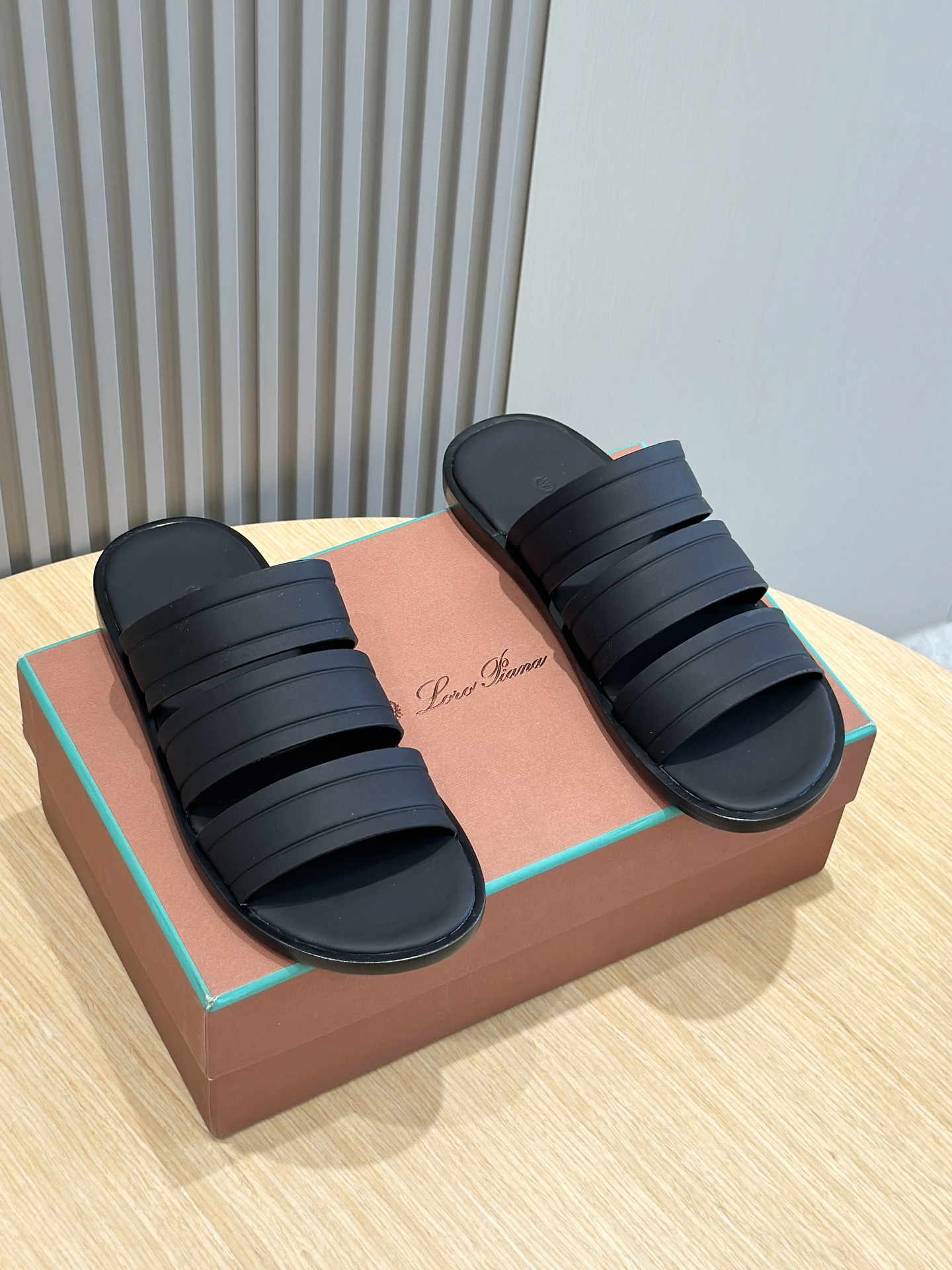 L0r0 P1ana Naha Sandal Black For Men FAN8776