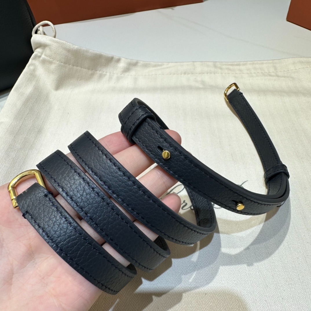 [True-to-ORIGINAL] L0r0 P1ana Extra Pocket L27 Bag Navy Blue For Women 10.6in/27cm FAN4043 W000