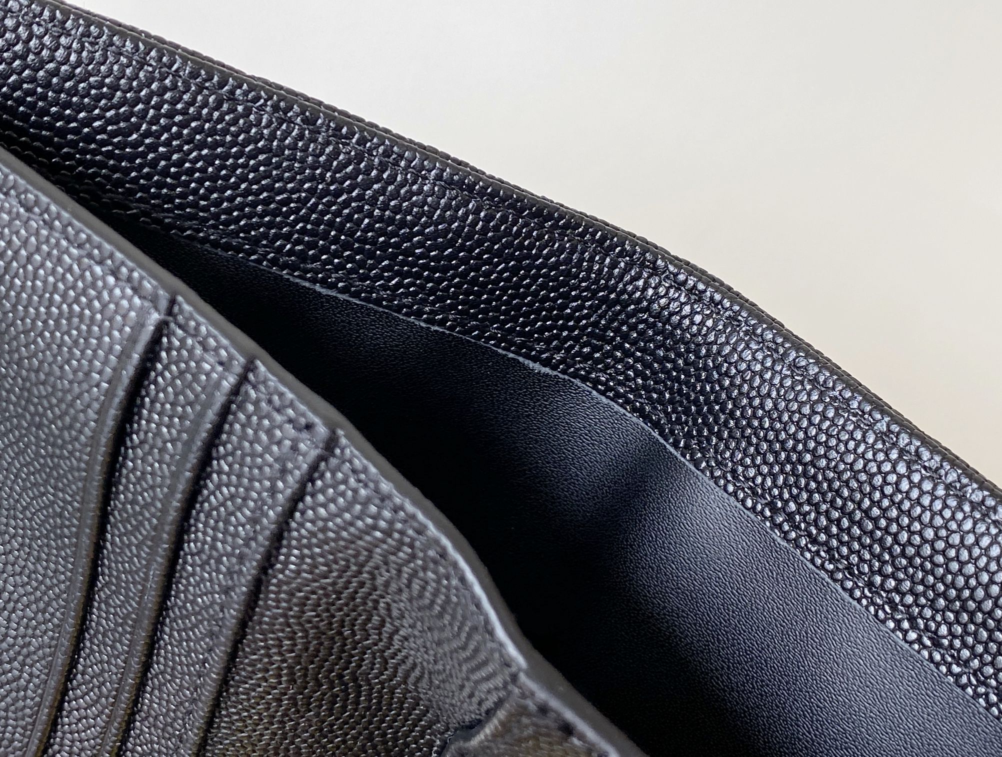 Sa1nt Lau*nt Cassandre Matelaseé Bi-Fold Wallet Black For Women 4.1in/10.5cm 575879BOW021000 Y51