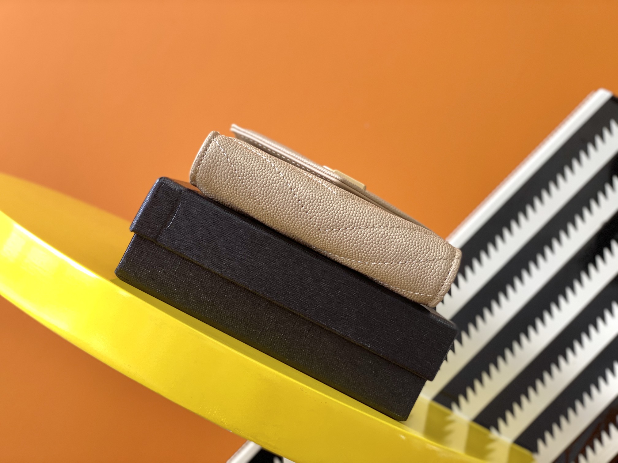 Sa1nt Lau*nt Cassandre Matelaseé Compact Tri Fold Wallet Dark Beige For Women 4.9in/12.5cm 403943BOW012721 Y51