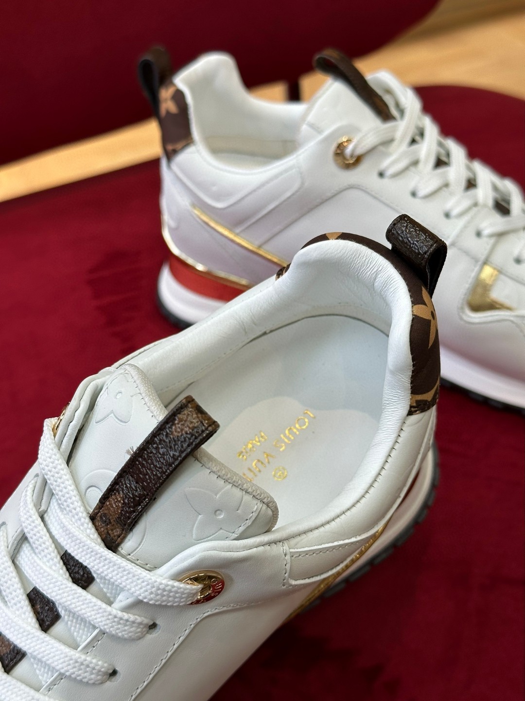 L0vis Vvtt0n Run Away Sneaker White For Women 1AAP3L