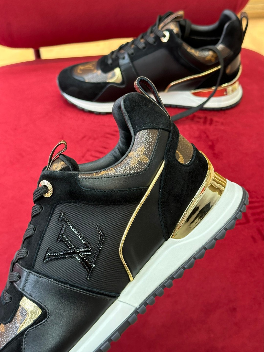 L0vis Vvtt0n Run Away Sneaker Black For Women 1AAP3E