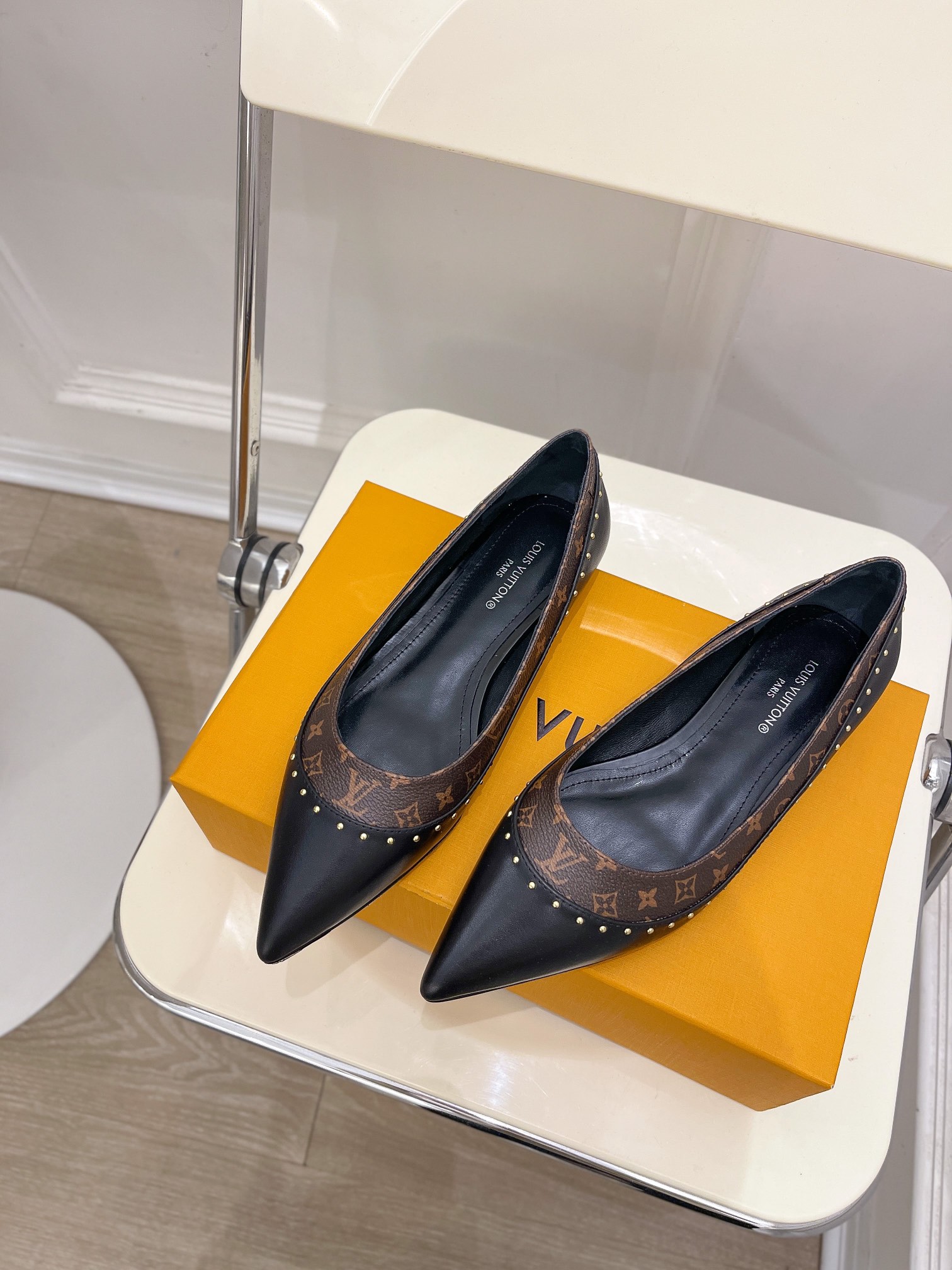 L0vis Vvtt0n Signature Flat Ballerina Black For Women 1AACKN