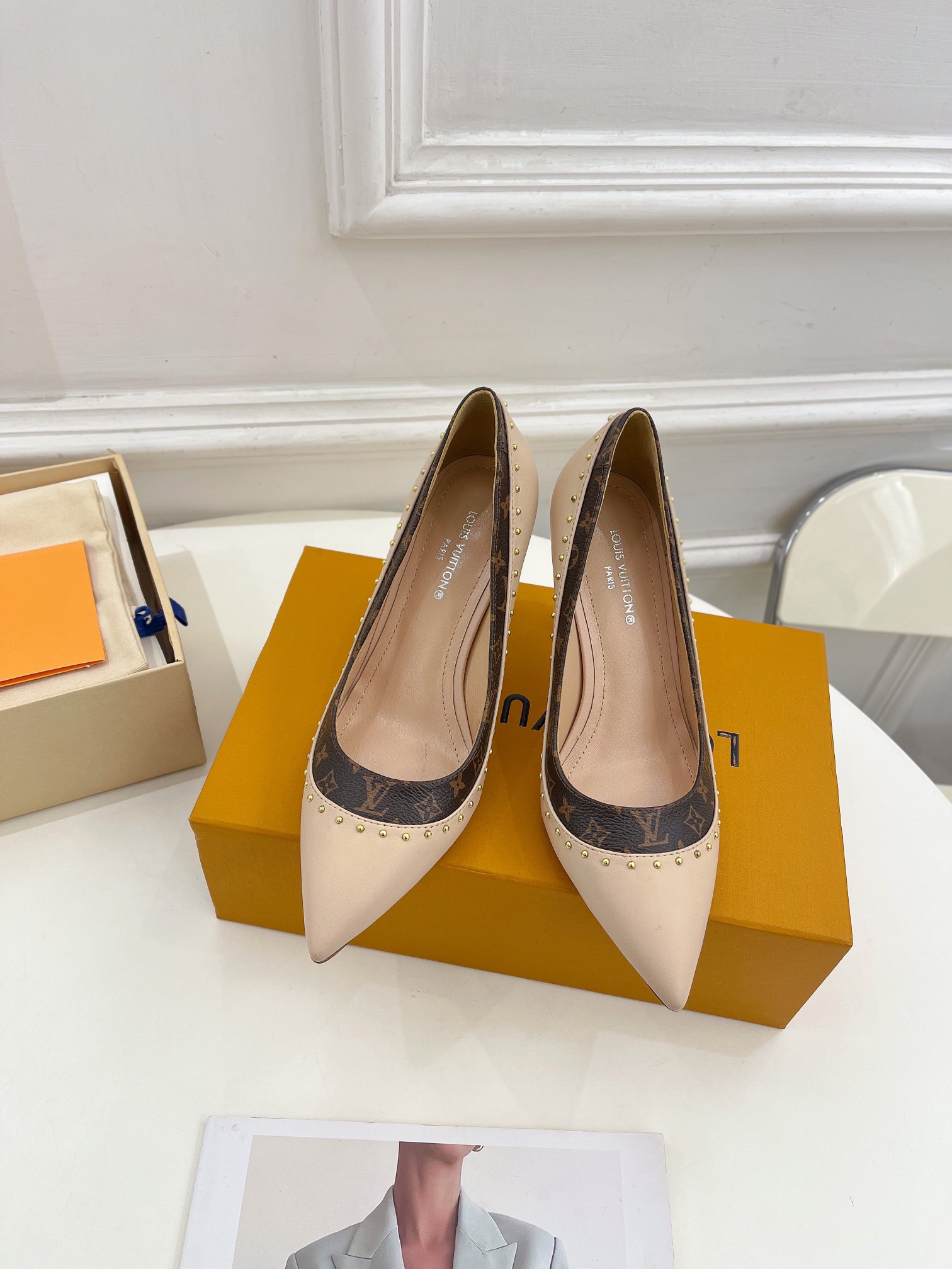 L0vis Vvtt0n Signature Pump Beige For Women 9.5/3.7in 1AACG5