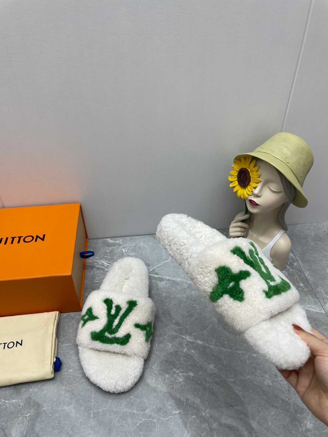 L0vis Vvtt0n Paseo Flat Comfort Mule Green For Women