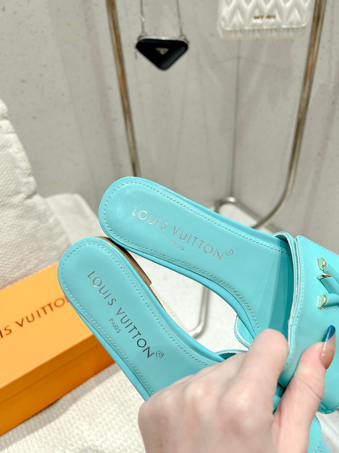 L0vis Vvtt0n Shake Flat Mule Jade Green For Women