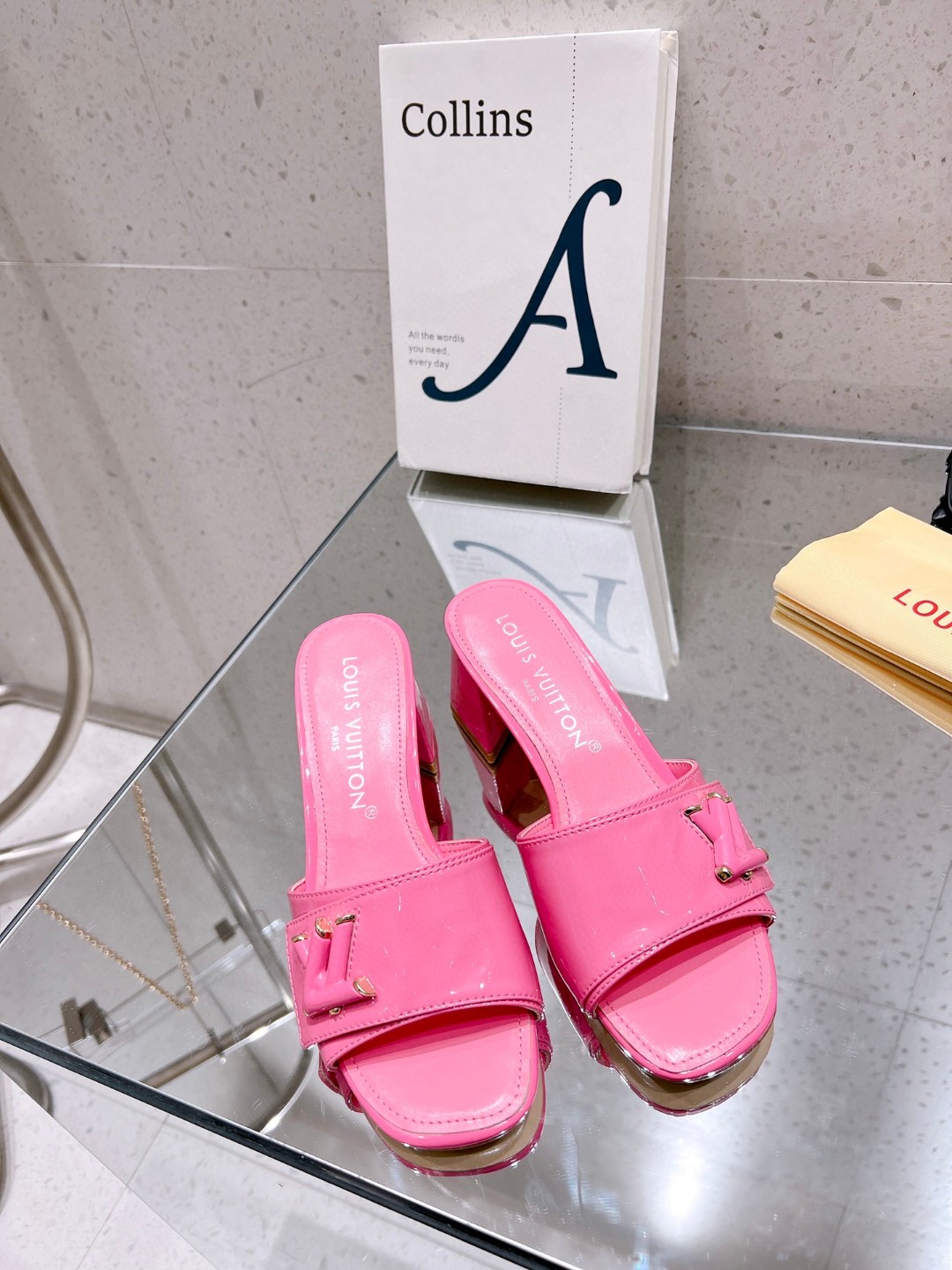 L0vis Vvtt0n Shake Mule Pink For Women