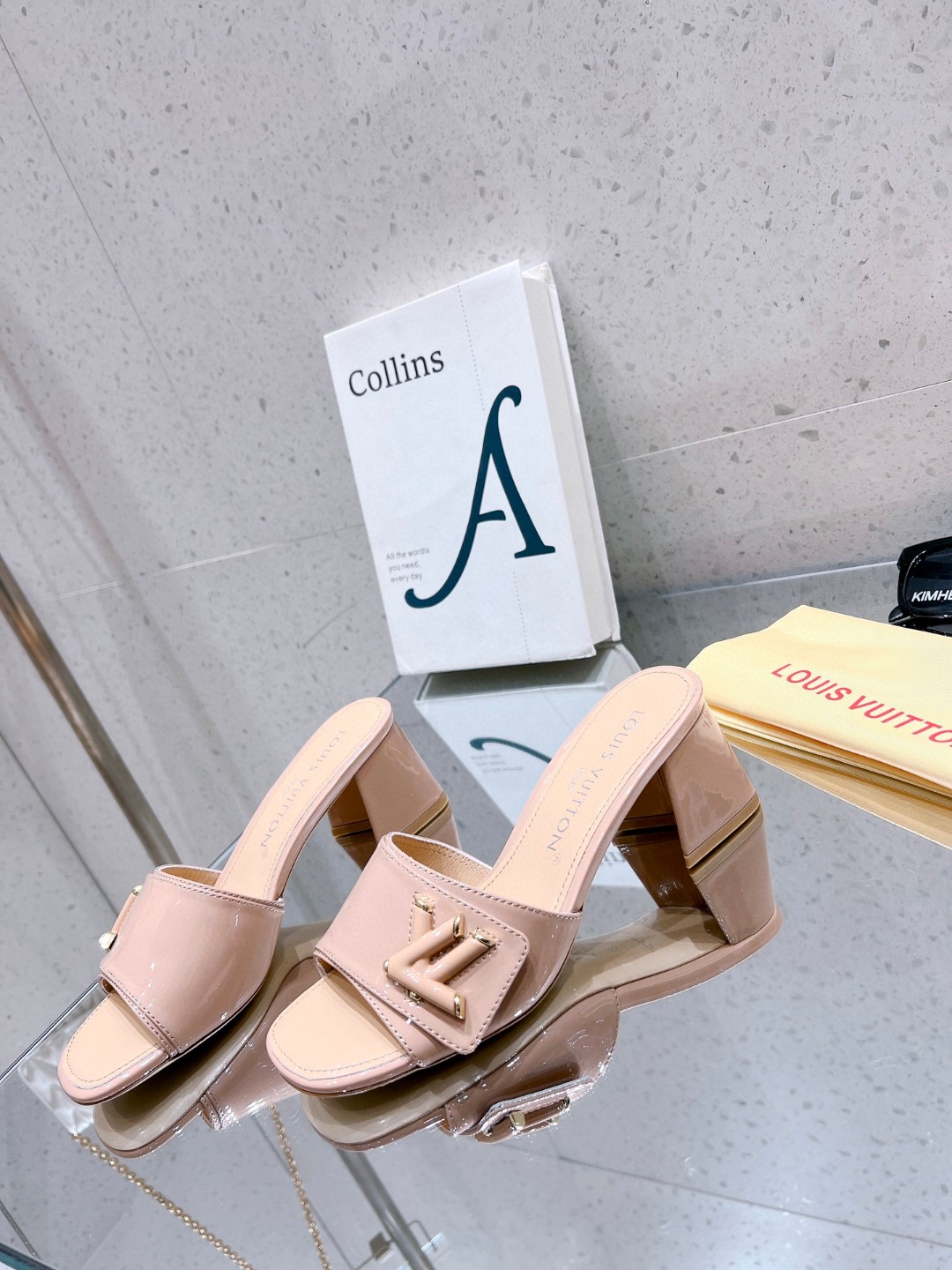 L0vis Vvtt0n Shake Mule Beige For Women