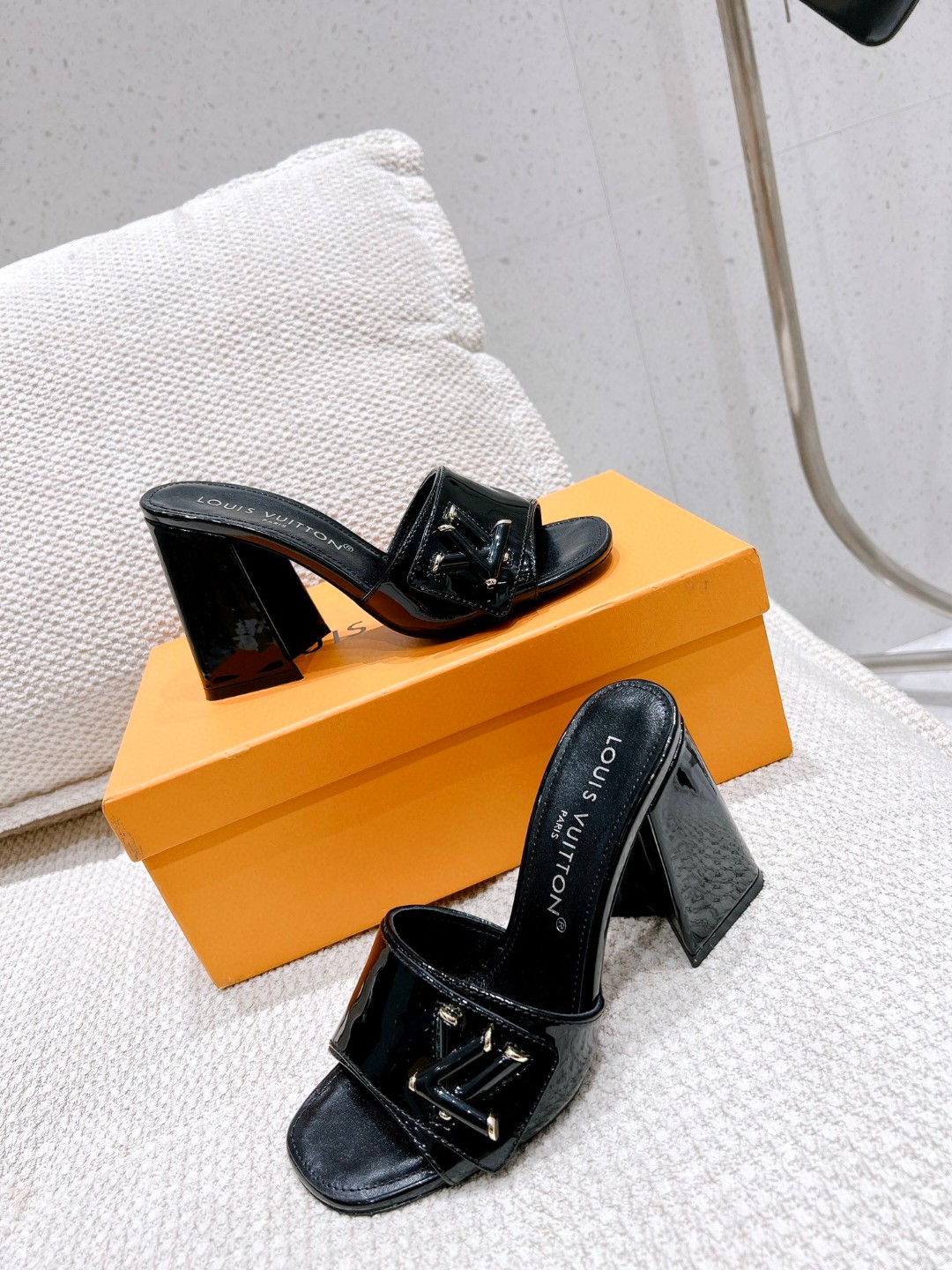 L0vis Vvtt0n Shake Mule Black For Women