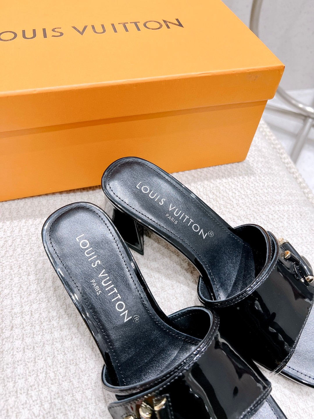 L0vis Vvtt0n Shake Mule Black For Women