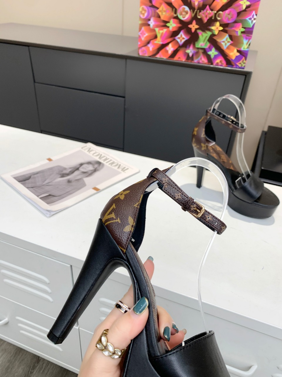 L0vis Vvtt0n Women’s Afterglow Platform Sandal Black And Brown For Women LV