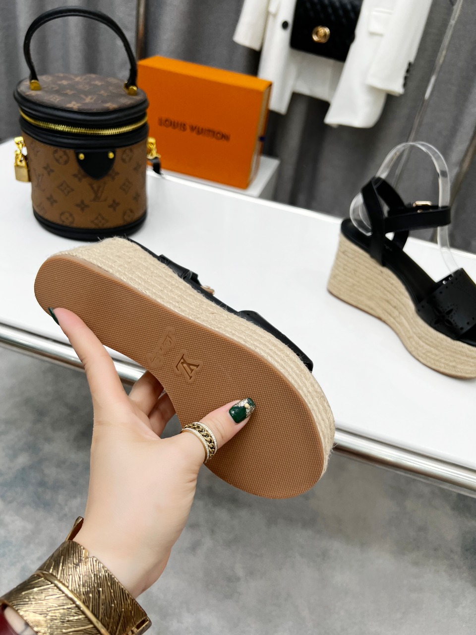 L0vis Vvtt0n Women’s Starboard Wedge Sandal Black For Women LV