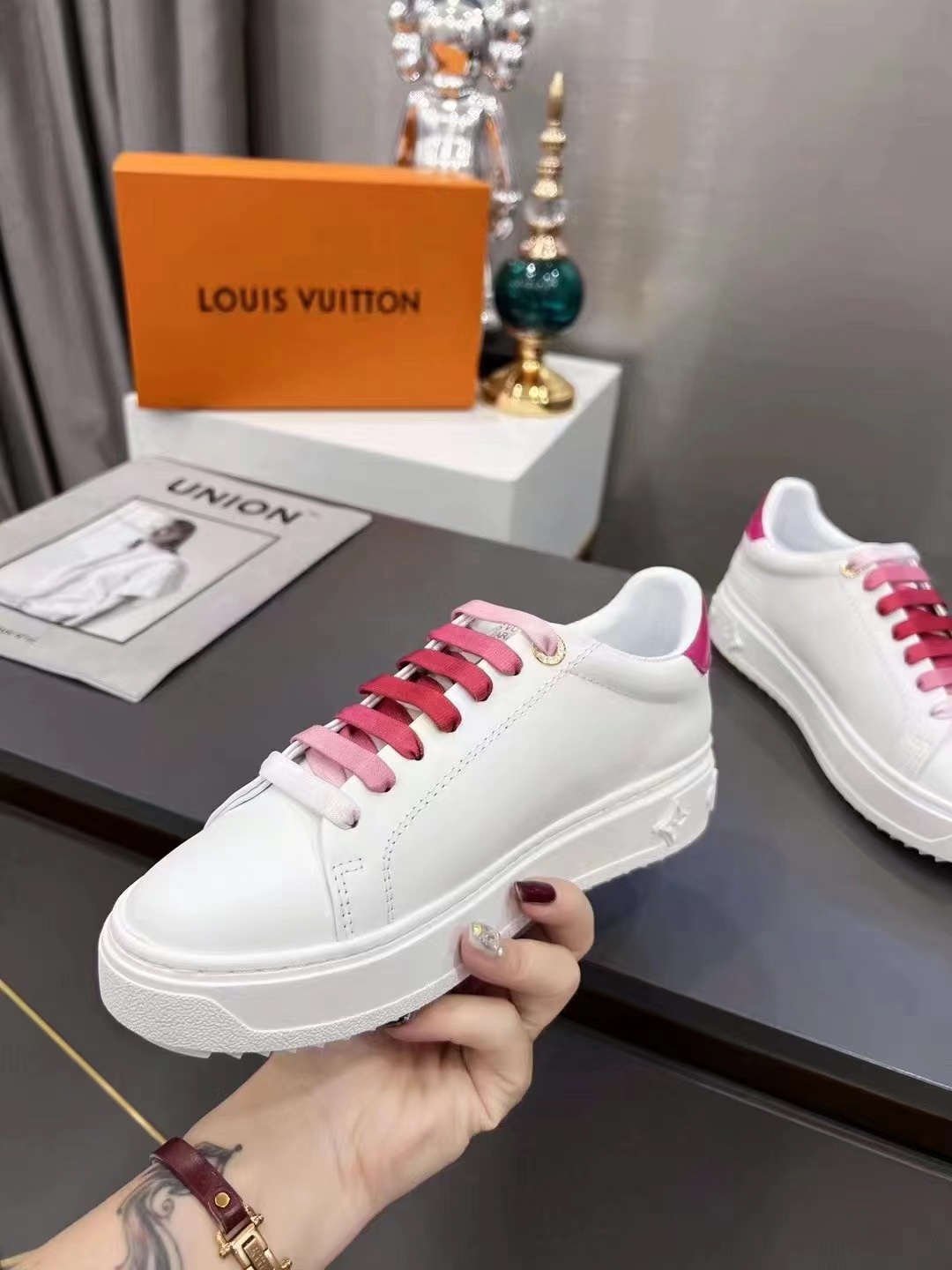 L0vis Vvtt0n Women’s Time Out Sneaker Fuchsia Pink For Women LV 1AA1BN