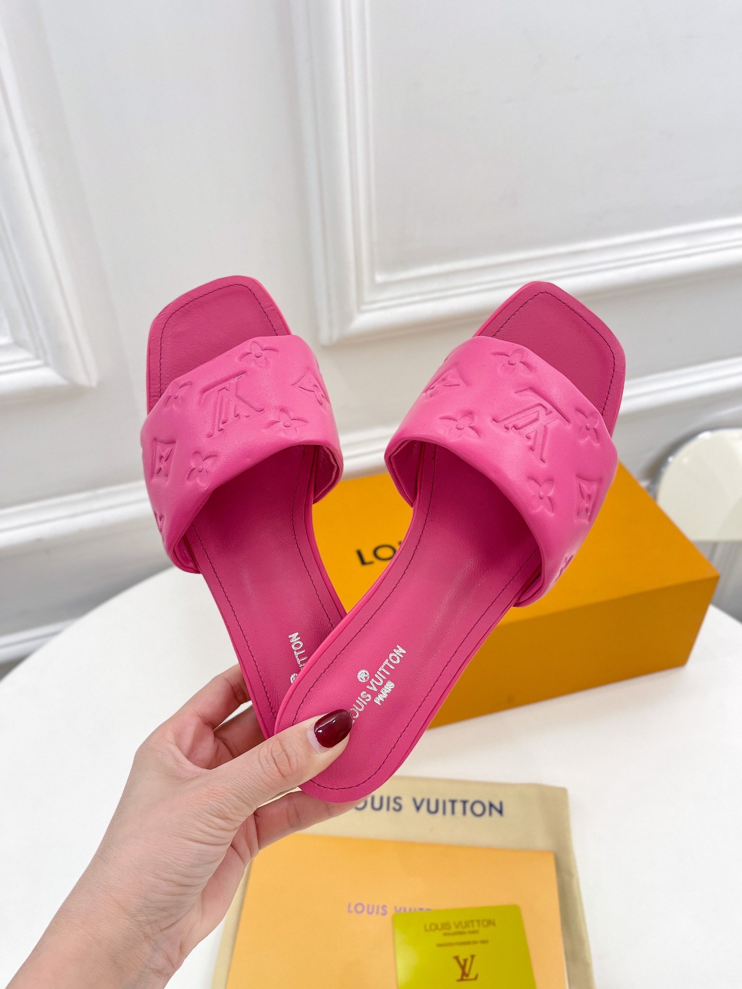 L0vis Vvtt0n Women’s Revival Flat Mule Pink For Women LV 1A9PAX
