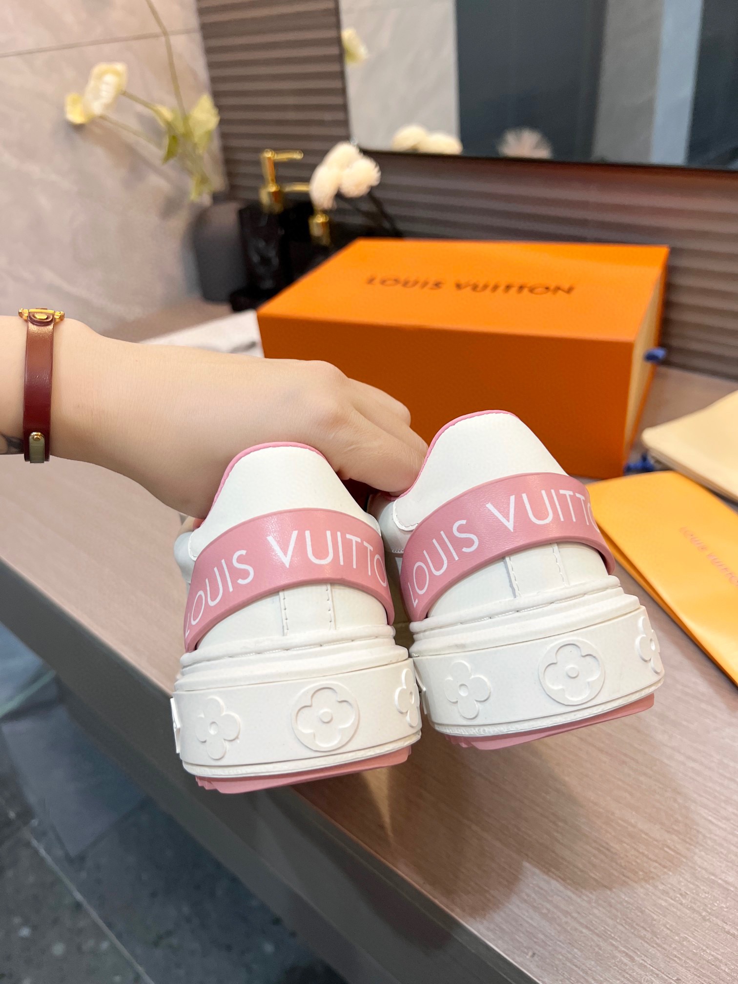 L0vis Vvtt0n Women’s Time Out Sneaker Pink For Women LV