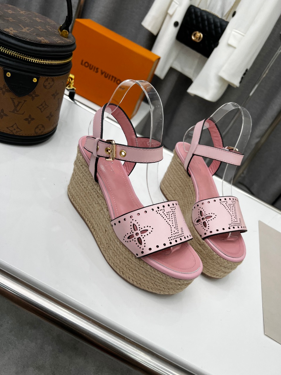 L0vis Vvtt0n Women’s Starboard Wedge Sandal Pink For Women LV