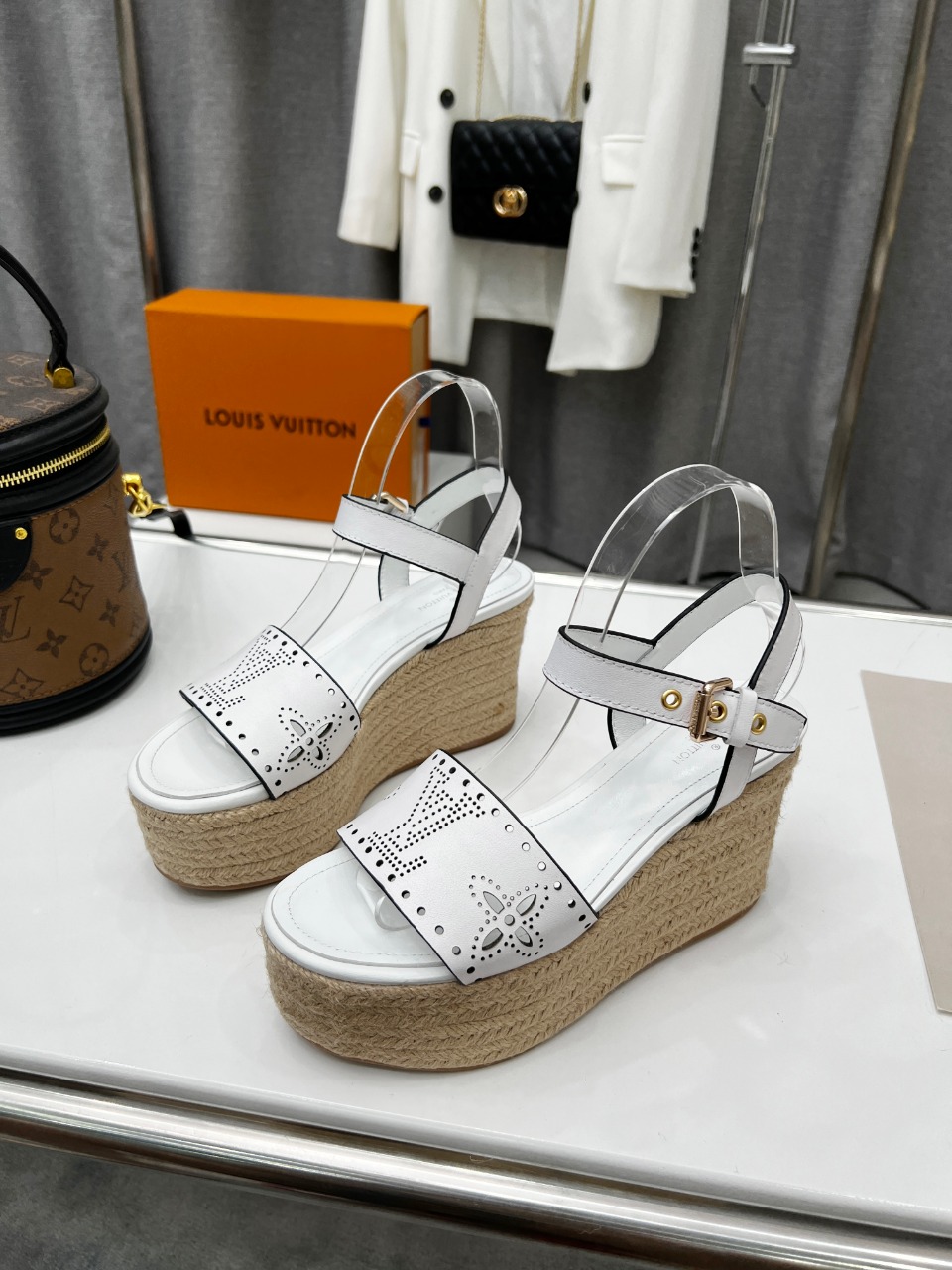 L0vis Vvtt0n Women’s Starboard Wedge Sandal White For Women LV 1A9PKT