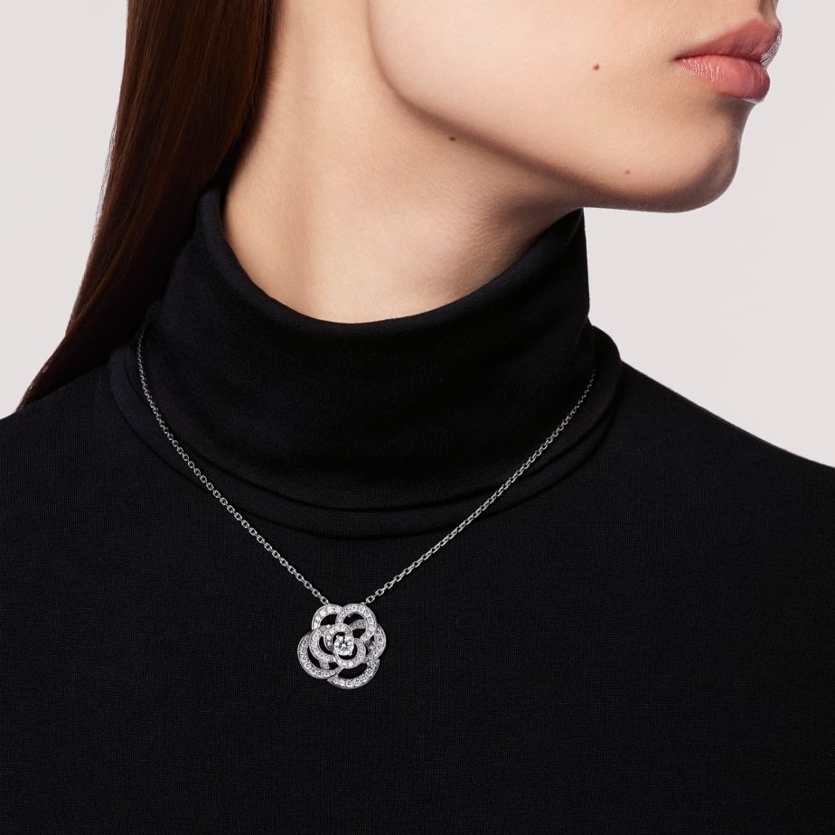 Ch**el Fil De Camélia Necklace White Gold For Women J2530