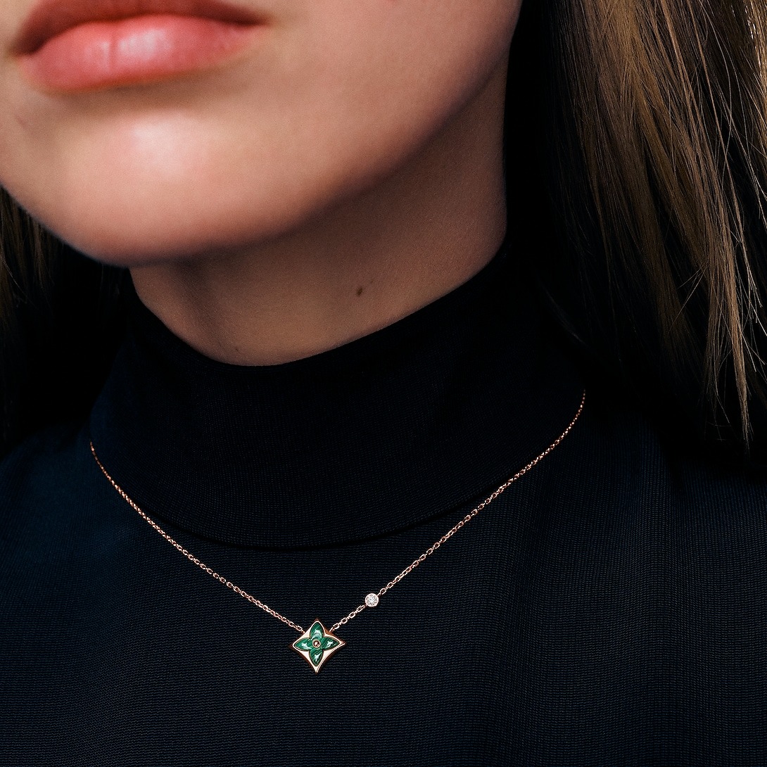 L0vis Vvtt0n Color Blossom BB Star Pendant Necklace For Women Q93894