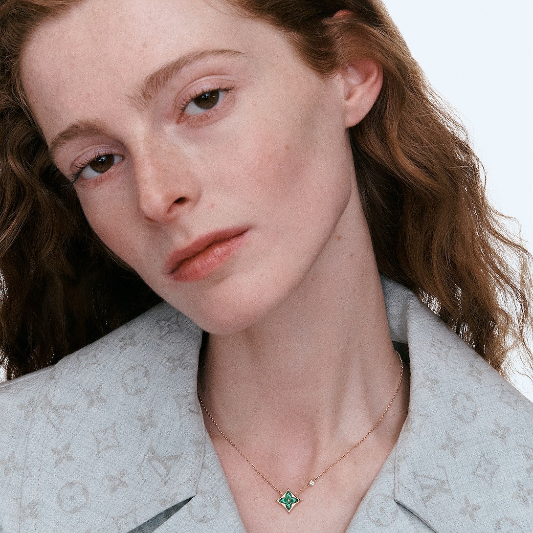 L0vis Vvtt0n Color Blossom BB Star Pendant Necklace For Women Q93894