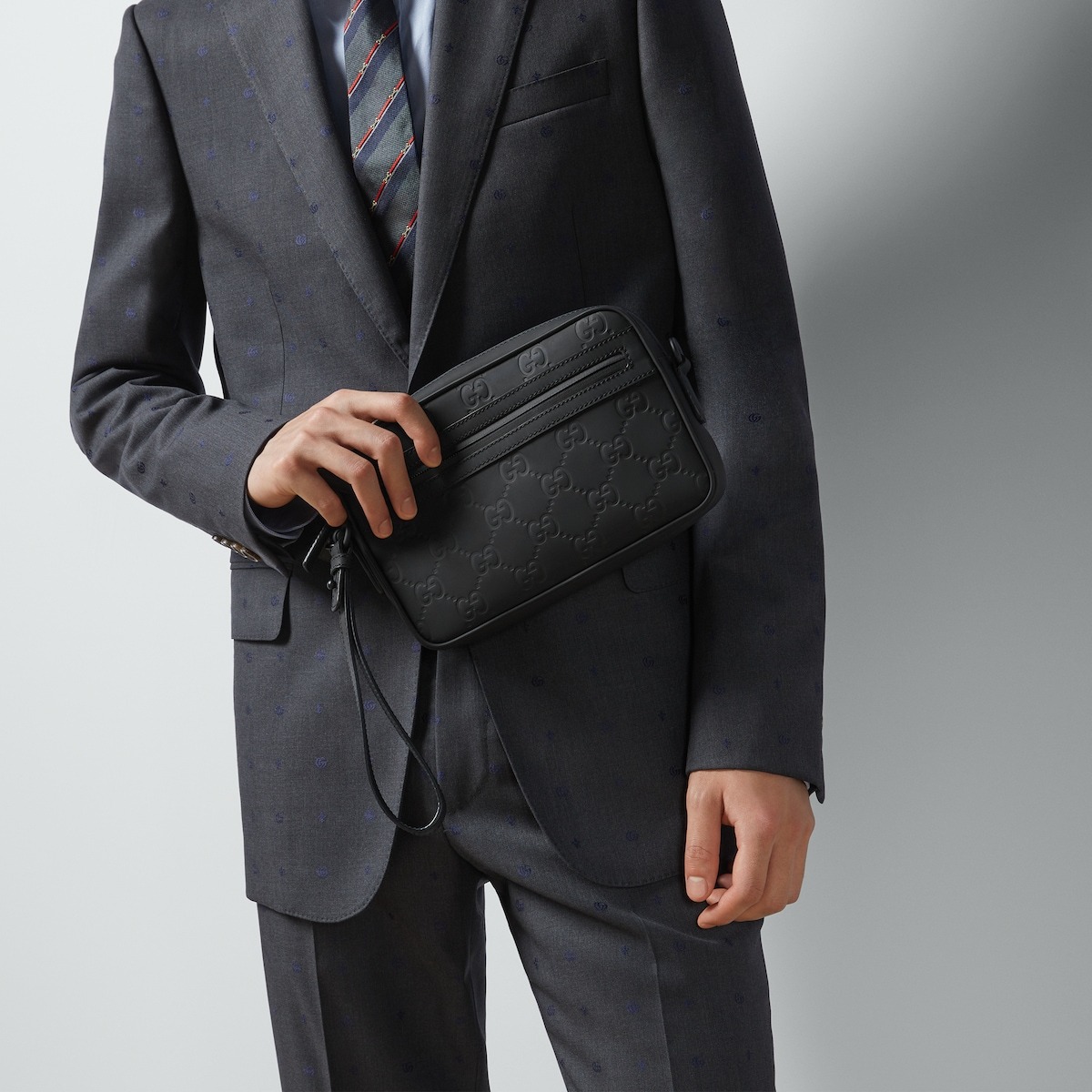 Gvc*1 Rubber-Effect Small Crossbody Bag Black For Men 9.4in/24cm 771293 AAC4D 1000