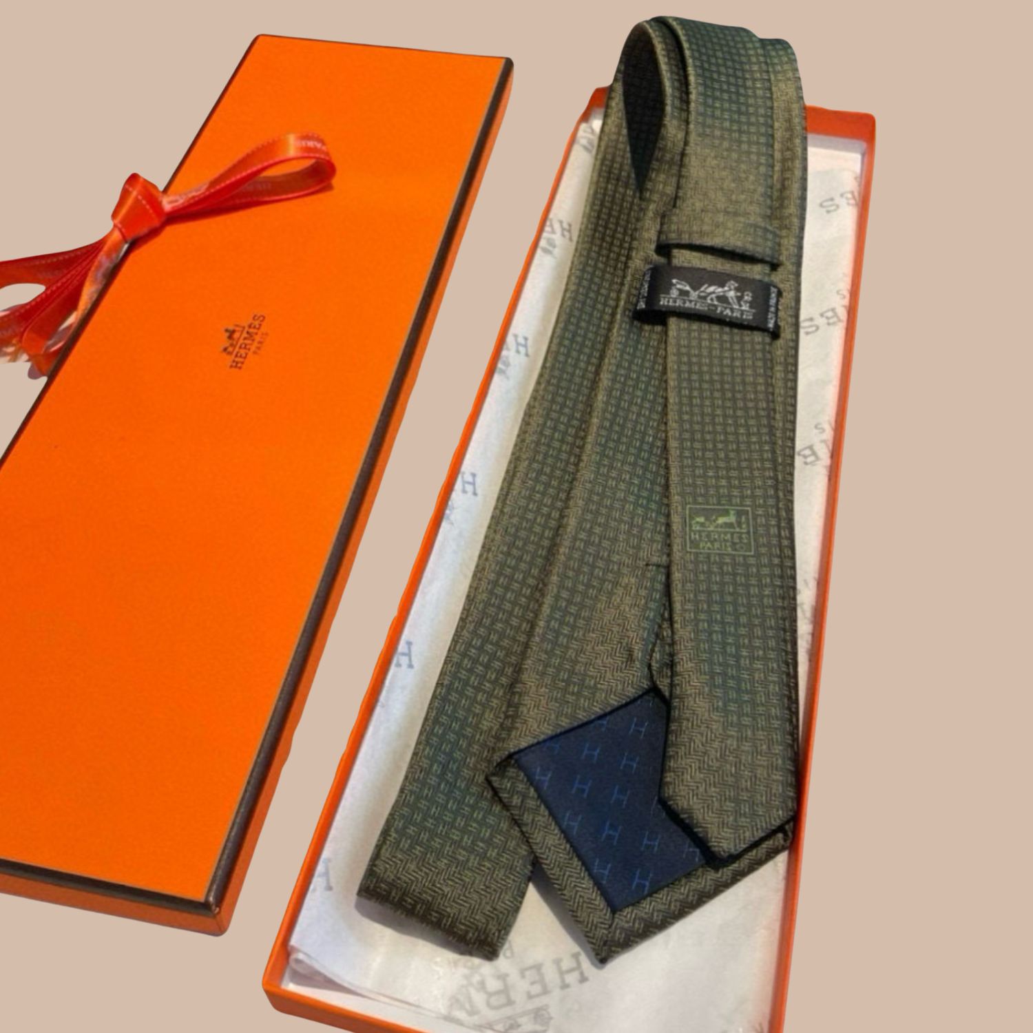 H**me5 Elegent Green Silk Tie For Men