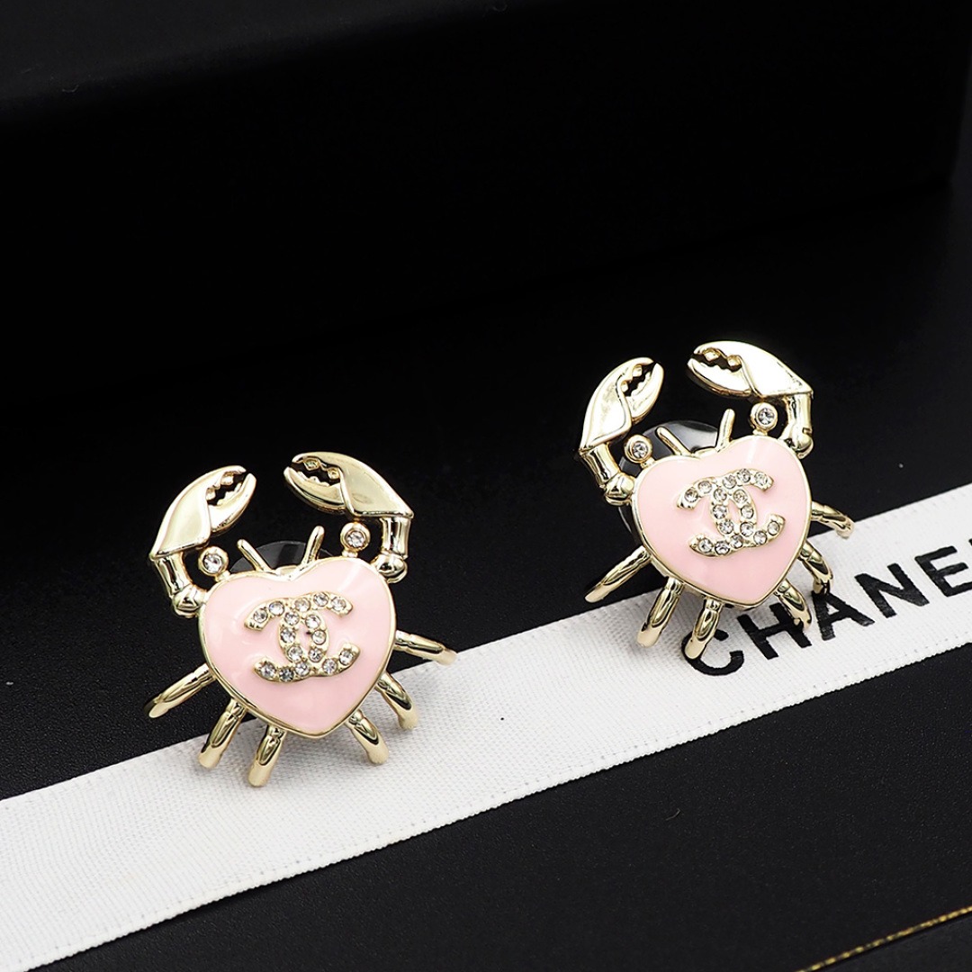 Ch**el Crab Heart Pink Earring Gold – Toned For Women