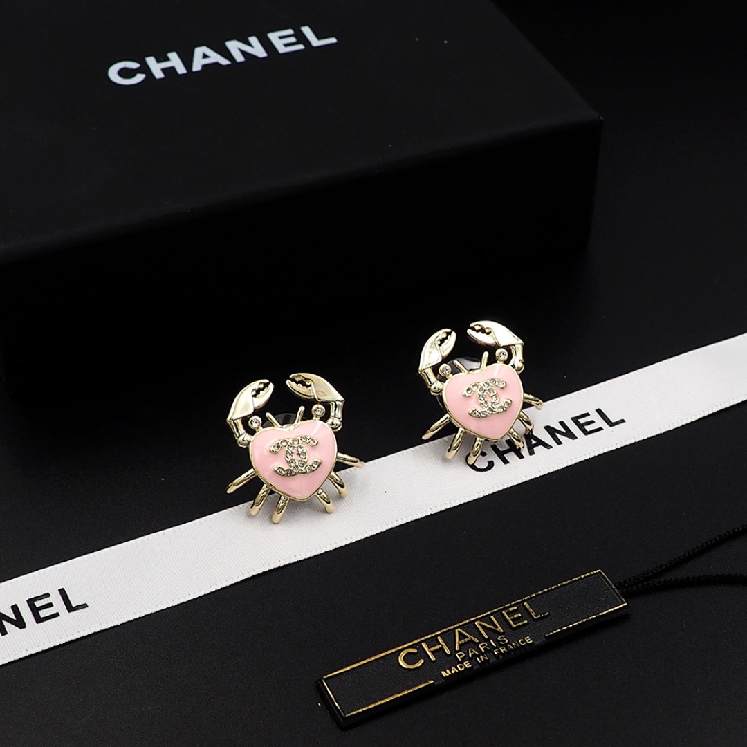 Ch**el Crab Heart Pink Earring Gold – Toned For Women