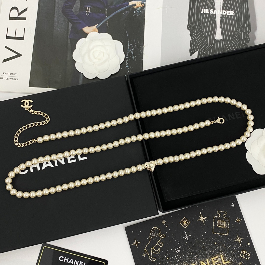 Ch**el Pearl Waist With Heart Chain And Logo Pendant For Women