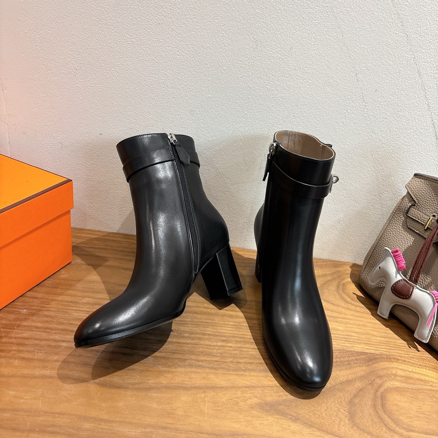 H**me5 Saint Germain Ankle Boots Noir For Women H182102Z 02340