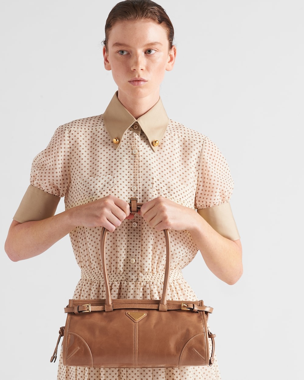 [True-to-ORIGINAL] Pra*a Bonnie Medium Shoulder Bag Cameo 32cm/13in – 1BA426_2CYR_F0LT6_V_MOO